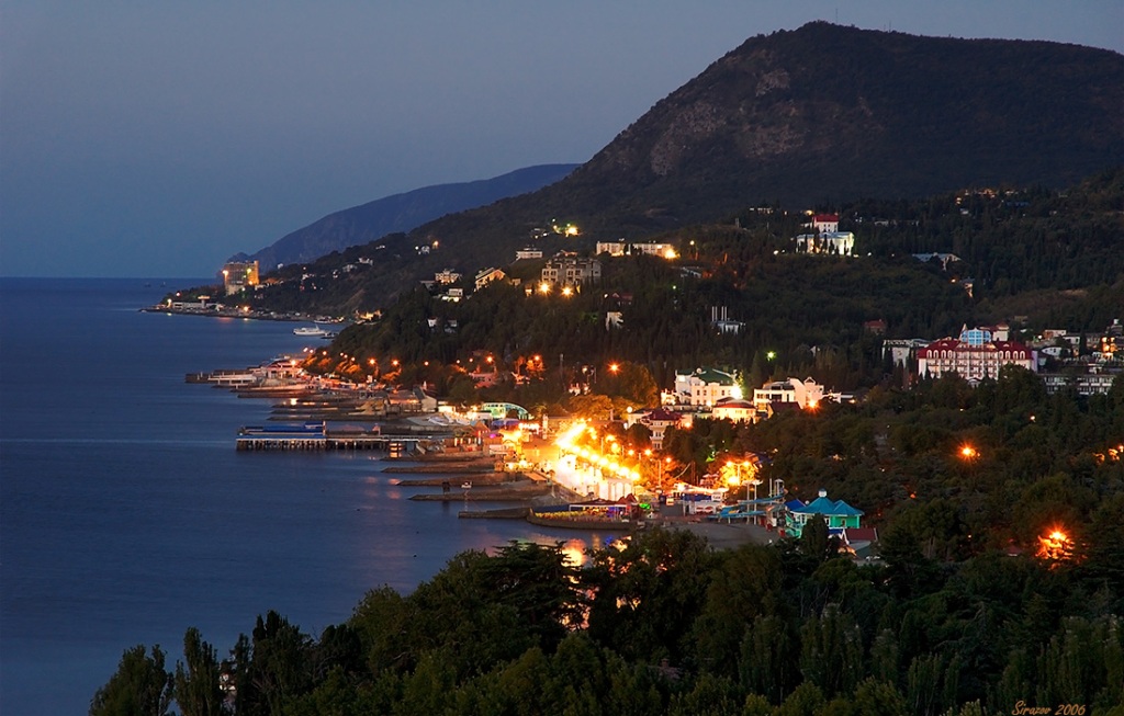 Город алушта крым фото