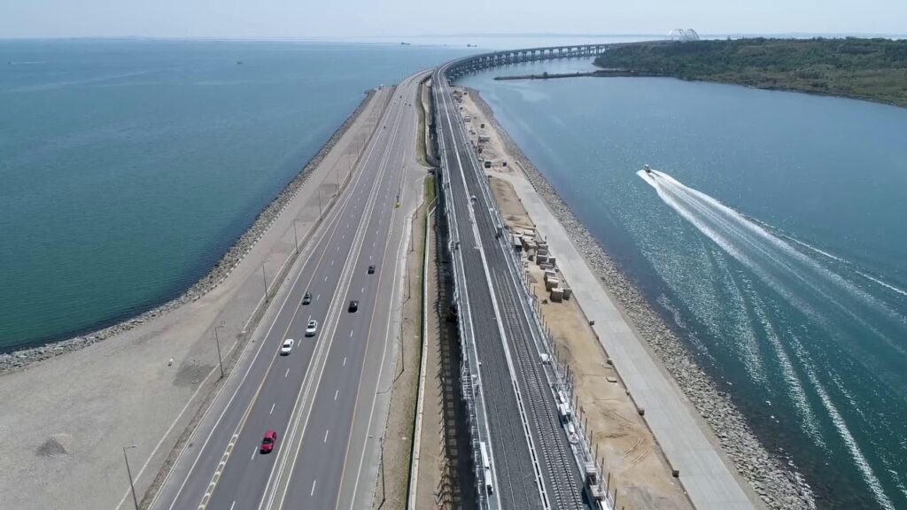 Крымский мост с высоты птичьего полета